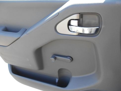 Used 2019 Nissan Frontier S RWD image 5