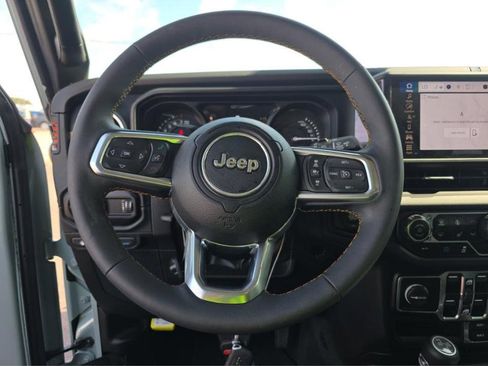 Used 2024 Jeep Wrangler Unlimited Sahara w/ Technology Group AWD/4WD image 15
