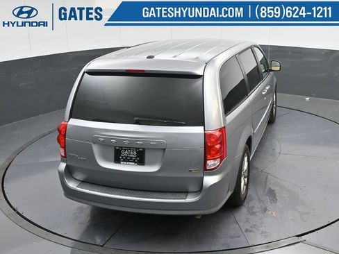 Used 2016 Dodge Grand Caravan SE image 42