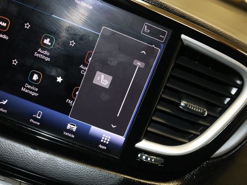 Used 2023 Chrysler Pacifica Touring-L image 42