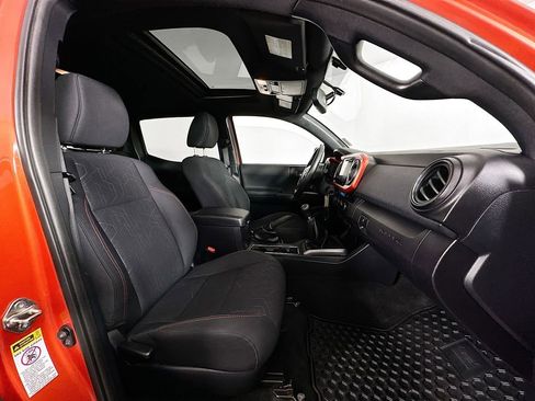 Used 2017 Toyota Tacoma TRD Off-Road image 29