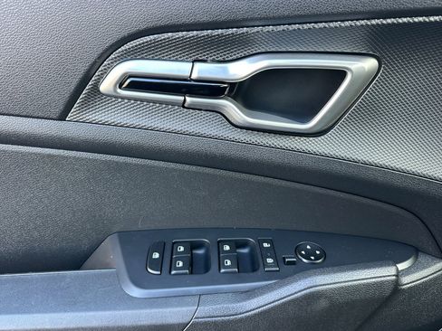Used 2023 Kia Sportage LX image 8
