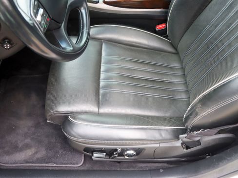 Used 2018 Genesis G90 3.3T Premium RWD image 16