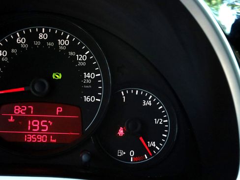 Used 2012 Volkswagen Beetle 2.5 image 22