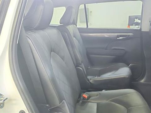 Used 2021 Toyota Highlander Platinum AWD/4WD image 33