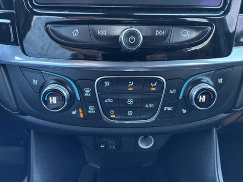 Used 2023 Chevrolet Traverse Premier image 19