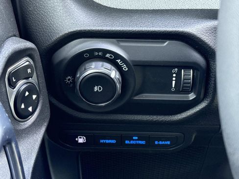 Used 2024 Jeep Wrangler Willys image 12