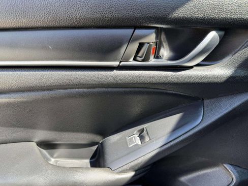Used 2019 Honda Accord LX image 34