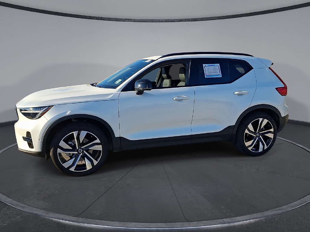 Certified 2024 Volvo XC40 B5 Plus w/ Protection Package Premier AWD/4WD image 2