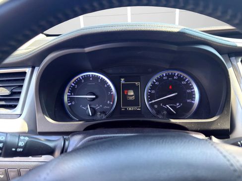 Used 2018 Toyota Highlander XLE AWD/4WD image 17
