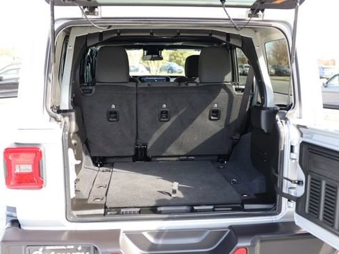 Used 2024 Jeep Wrangler Sahara image 8