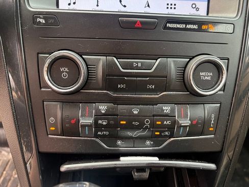 Used 2019 Ford Explorer XLT w/ Equipment Group 201A AWD/4WD image 17