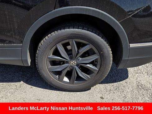 Used 2024 Volkswagen Tiguan SE AWD/4WD image 12