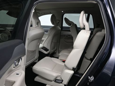 Used 2016 Volvo XC90 T6 Momentum w/ Vision Package image 11
