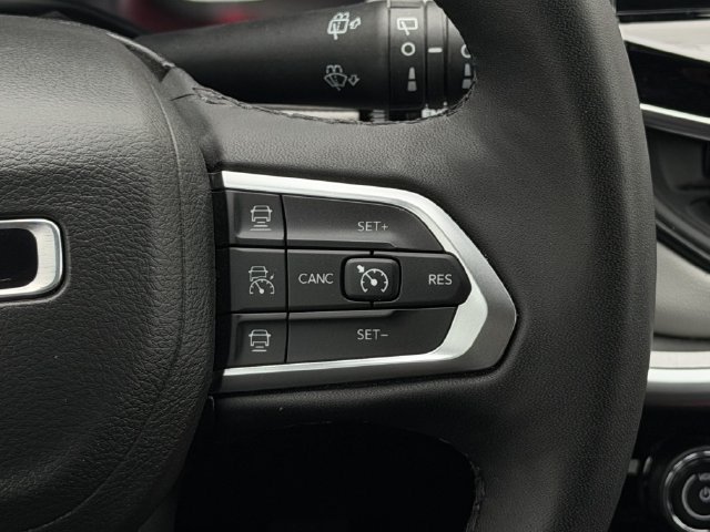 Used 2025 Jeep Compass Limited AWD/4WD image 15