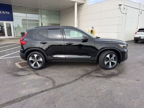 Used 2023 Volvo XC40 B5 Plus w/ Driver Assist Package AWD/4WD image 2
