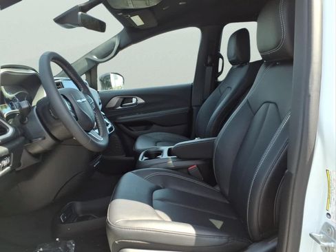 New 2026 Chrysler Voyager LX FWD image 9