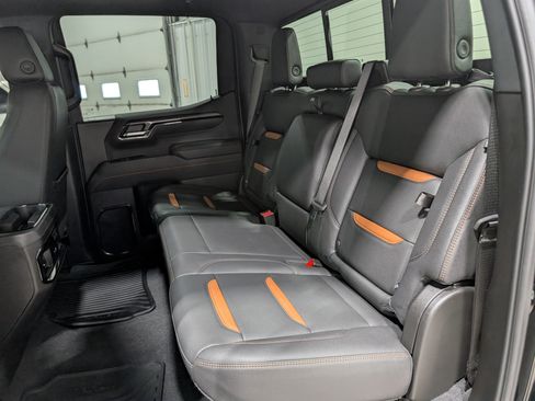Used 2025 GMC Sierra 1500 AT4 w/ Technology Package AWD/4WD image 17