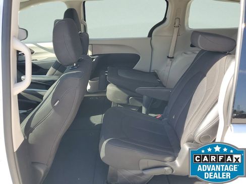 Used 2024 Chrysler Voyager LX image 14