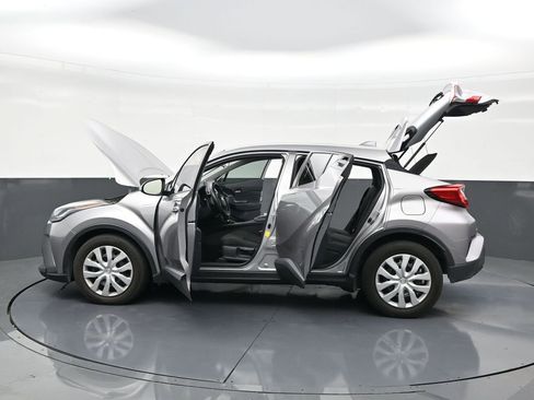 Used 2020 Toyota C-HR LE FWD image 30