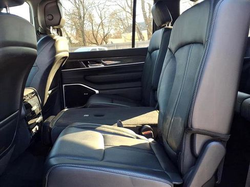 Used 2022 Jeep Wagoneer Series III w/ Premium Group I image 30