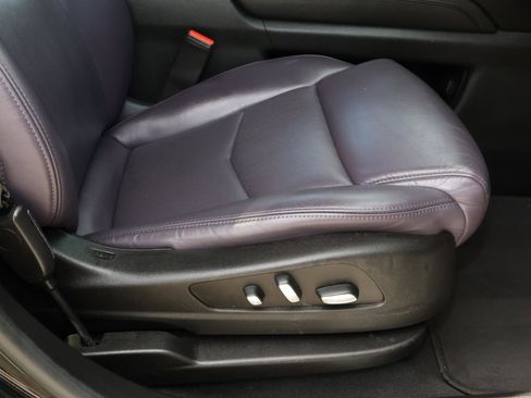 Used 2018 Cadillac XT5 Luxury w/ Driver Awareness Package image 23