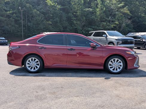 Used 2022 Toyota Camry LE FWD image 10