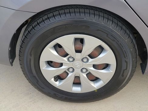 Used 2017 Hyundai Accent SE image 5