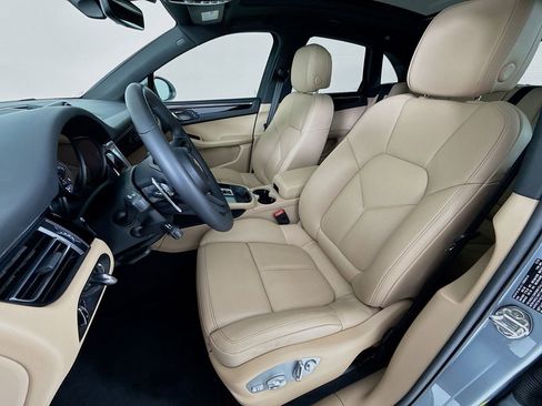 Certified 2025 Porsche Macan image 5