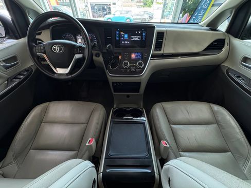 Used 2016 Toyota Sienna XLE w/ XLE Navigation Package FWD image 29