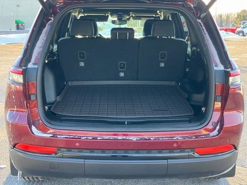 Used 2024 Jeep Grand Cherokee Altitude image 24