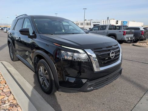 Used 2025 Nissan Pathfinder SV AWD/4WD image 3