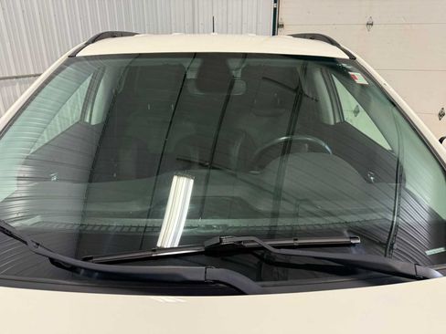 Certified 2019 Jeep Compass Latitude w/ Cold Weather Group FWD image 14