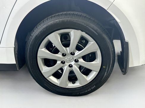 Used 2025 Toyota Corolla LE FWD image 11