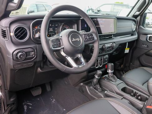 New 2026 Jeep Wrangler Unlimited Sahara AWD/4WD image 3