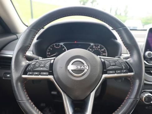 Used 2024 Nissan Altima 2.5 SR FWD image 13