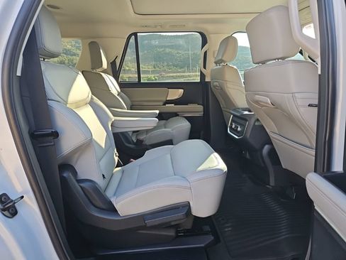 Used 2025 Ford Expedition Max Active AWD/4WD image 13