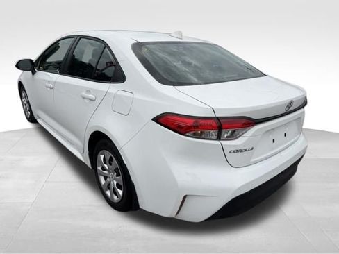 Used 2025 Toyota Corolla LE FWD image 5