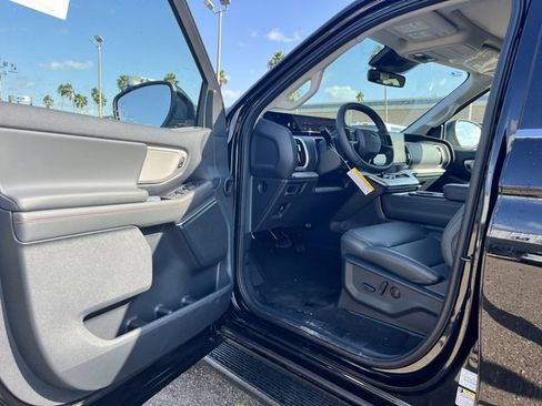 New 2025 Ford Expedition Active image 14