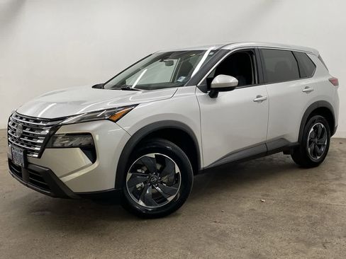 Used 2025 Nissan Rogue SV image 1