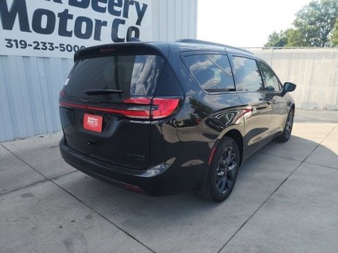 New 2026 Chrysler Pacifica Limited w/ S Appearance Package image 18