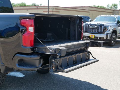 Used 2024 Chevrolet Silverado 2500 LT w/ Midnight Edition AWD/4WD image 18