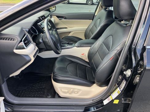 Used 2018 Toyota Camry LE image 12