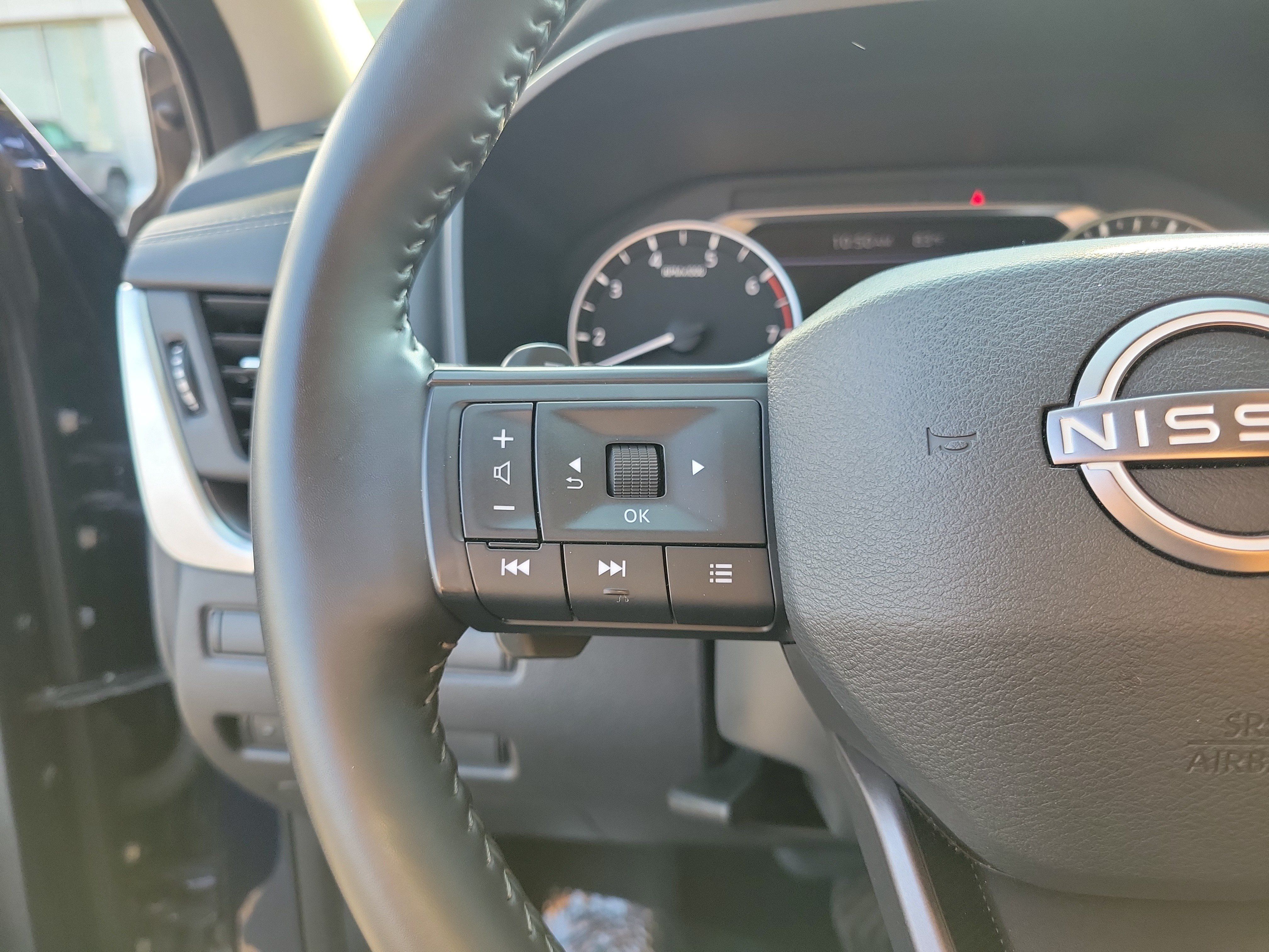 Used 2025 Nissan Rogue SV FWD image 22