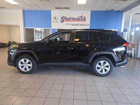 Used 2022 Toyota RAV4 LE image 5
