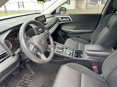 Used 2023 Mitsubishi Outlander ES AWD/4WD image 8