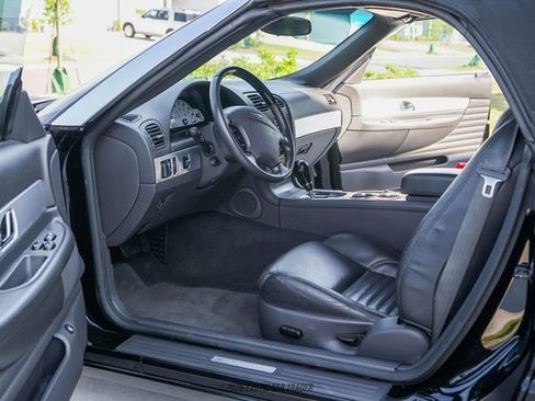 Used 2002 Ford Thunderbird Deluxe RWD image 30