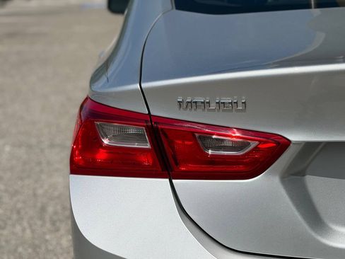 Used 2018 Chevrolet Malibu Hybrid w/ Leather Package FWD image 23