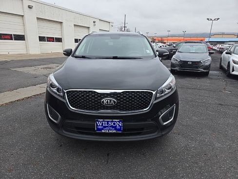 Used 2017 Kia Sorento LX image 2