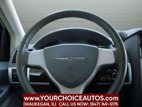 Used 2010 Chrysler Town & Country Touring image 31